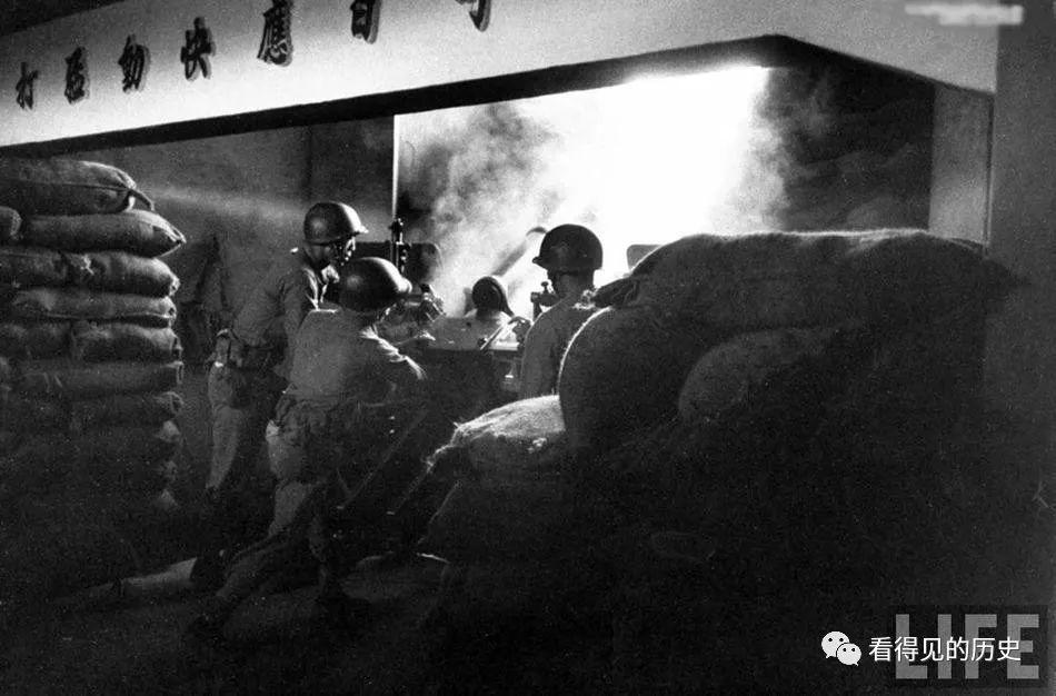 老照片  1958年炮火下的金门