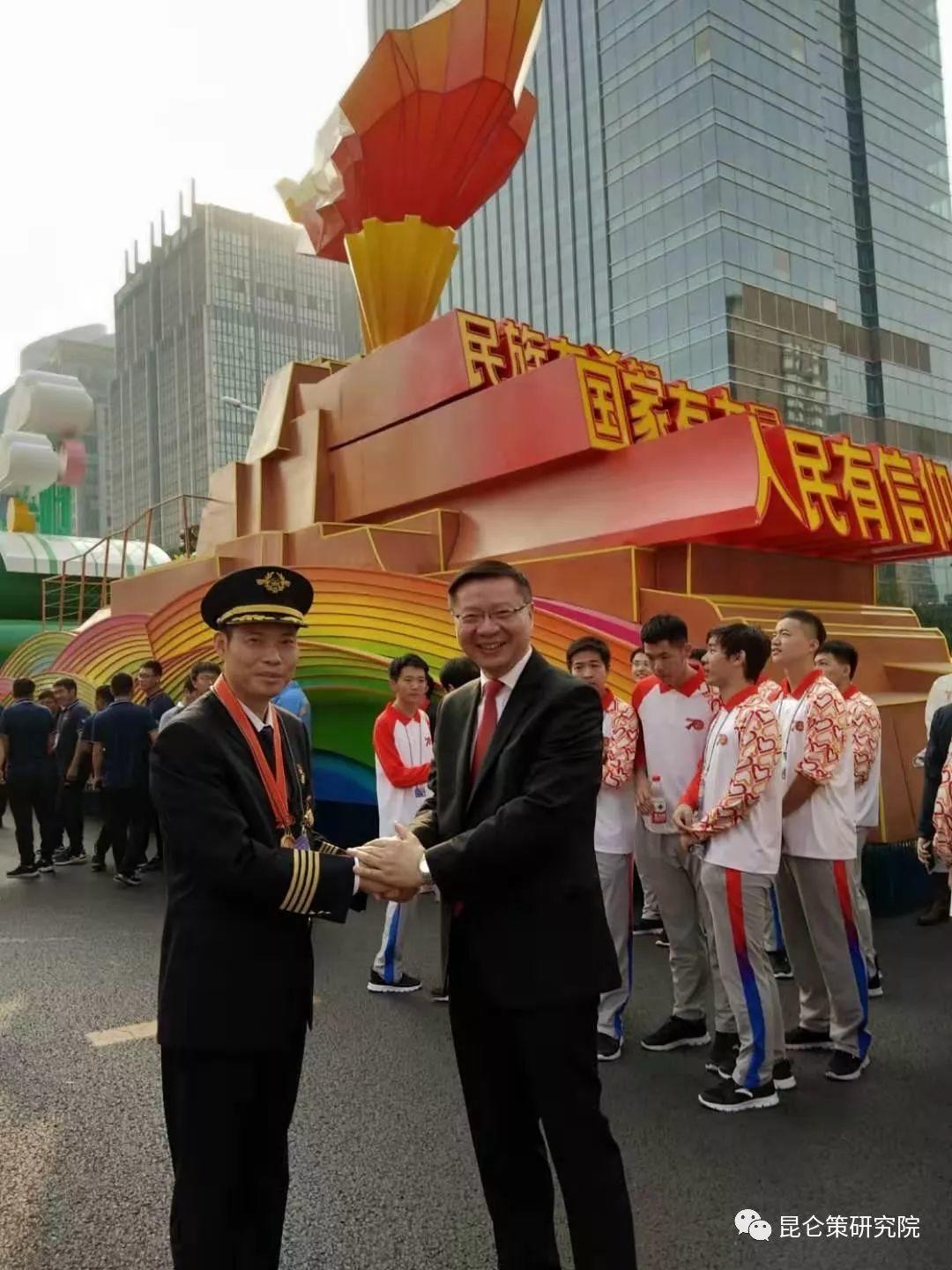 张维为丨参加国庆盛典感受：这是一代最自信的中国人，太棒了！