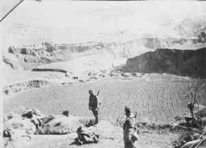 八路军赢得“响堂铺伏击战”胜利后主动撤出战场，日军赶到时，日寇尸横遍野的情景。
