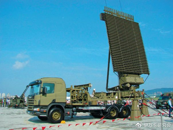 松山机场展出的TPS-77，估计是苗栗外埔或石门富贵角雷达站的装备