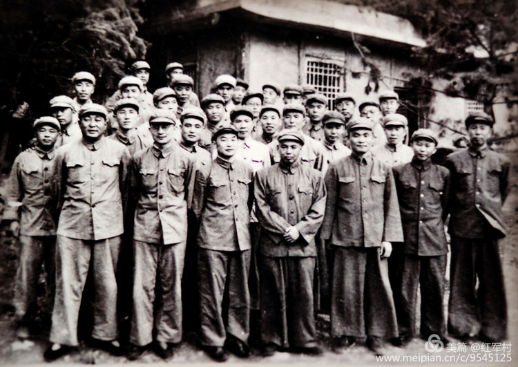 1952年3月，国防部领导接见抗美援朝志愿军归国代表团西南军区分团代表