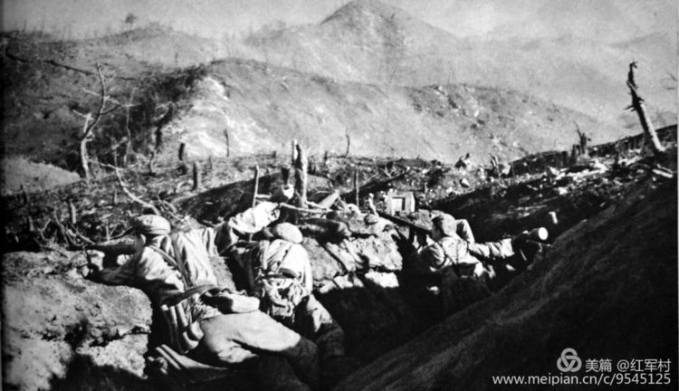 1952年初冬志愿军12军106团1营在上甘岭537.7高地打退敌人一次又一次进攻