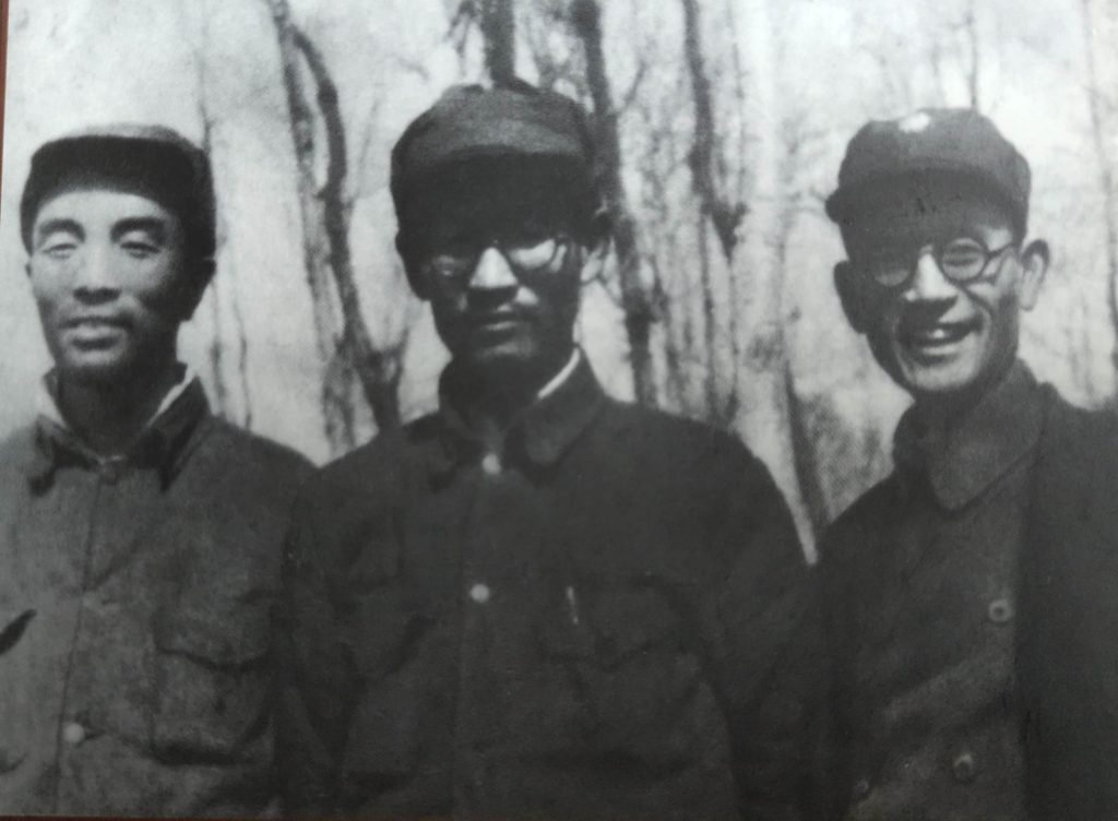 太行区党委领导在河北省涉县赤岸村合影。左起:赖若愚、张磐石、李雪峰
