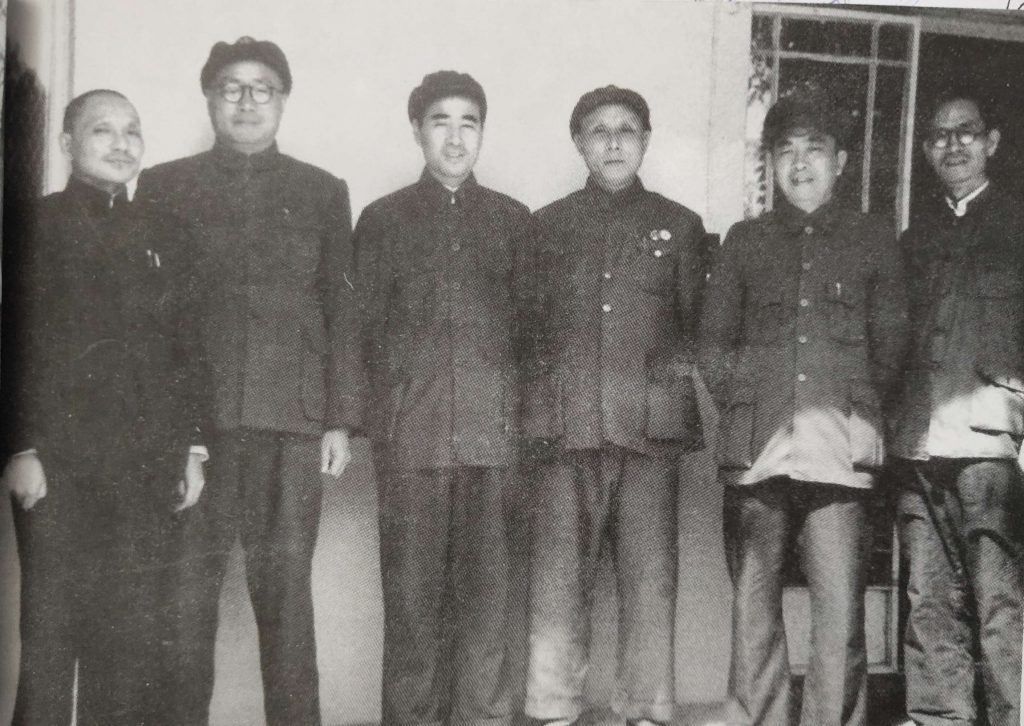 1949年10月于武汉。左起:邓小平、刘伯承、林彪、邓子恢、谭政、李雪峰