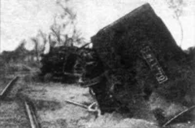 被八路军炸毁的日军火车