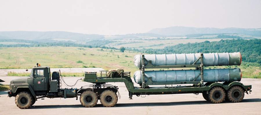 5T58拖车可运输导弹，图为斯洛伐克的S-300PMU导弹运输车