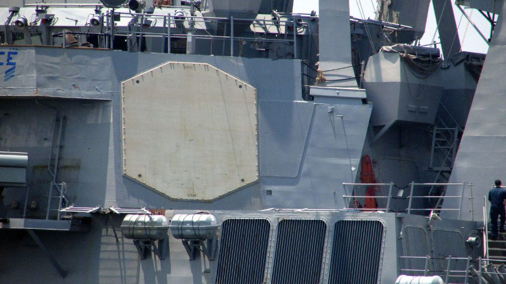 美军阿利伯克j舰上 的SPY-1三维搜索雷达，是“ 宙斯盾”防空反导战斗系统的关键