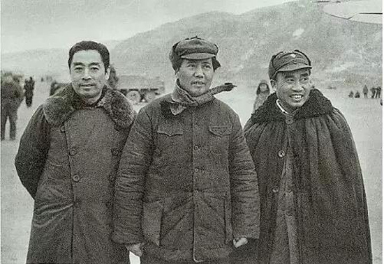 1946年11月，毛泽东、周恩来与朱德