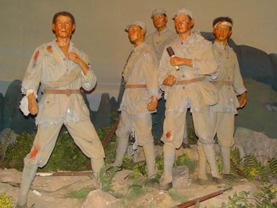 马宝玉、胡德林、胡福才、葛振林、宋学义五位勇士的塑像 （资料图片)