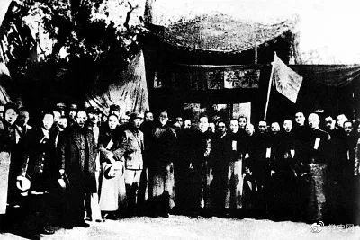 1937年清明节，国共两党代表同祭黄帝陵（前排右三中共代表林伯渠，右七国民党代表张继