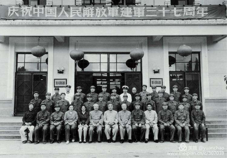 1964 年 7 月 31 日，朱德委员长和董必武副主席视察哈军工。