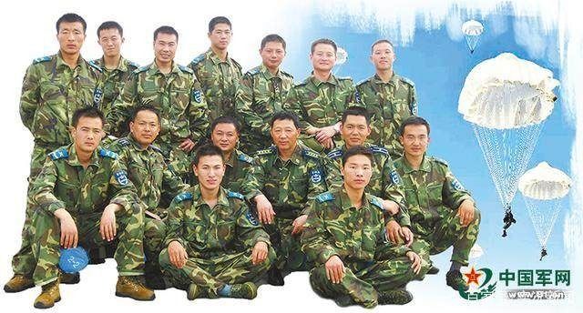 汶川地震空降灾区探明灾情的十五勇士。