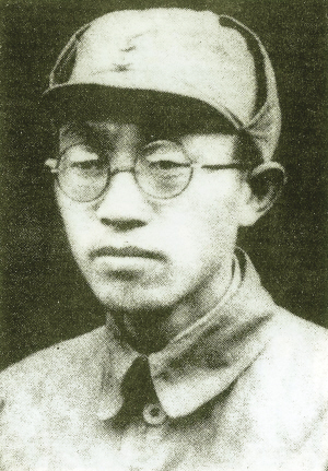 黄克诚（1902—1986），原名黄时瑄，湖南省永兴县人，开国大将