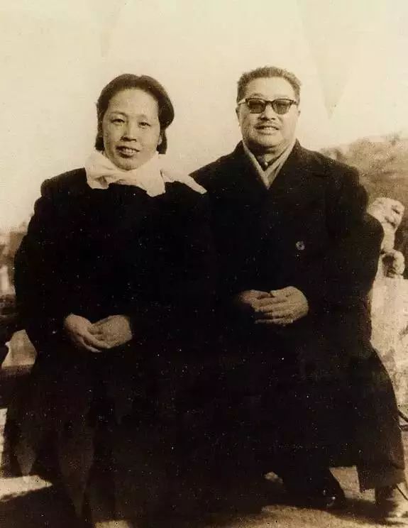 1961年3月，贺龙与薛明在普陀山