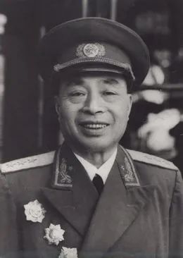 开国上将中有四位杨姓将军，不是三杨开泰，他却跟毛主席关系最为亲密