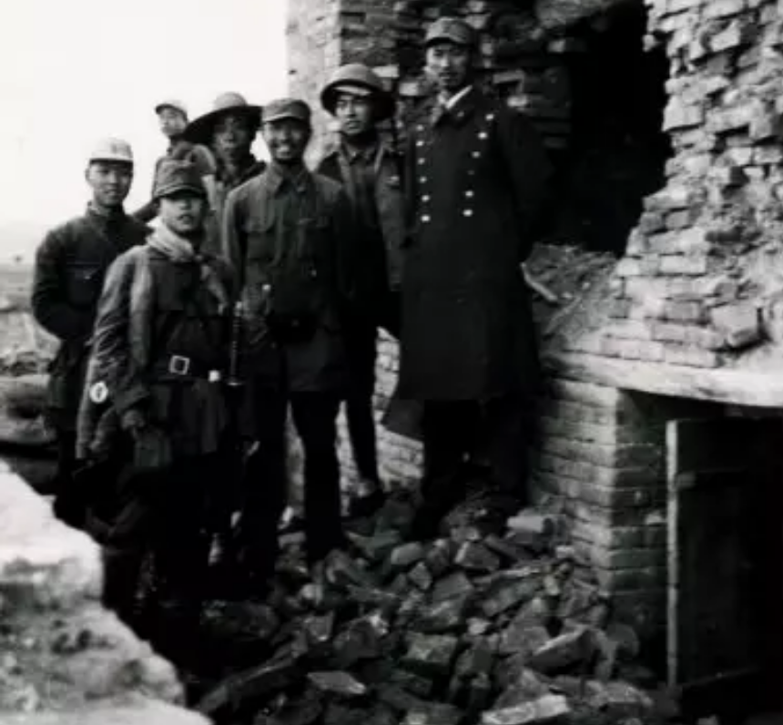 1940年9月百团大战后，陈赓在突破榆社城垣后的留影