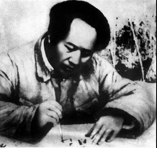 1943年，毛泽东题字：自己动手，丰衣足食。