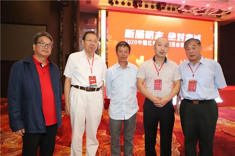 中国延安精神研究会三位同志助力红博会