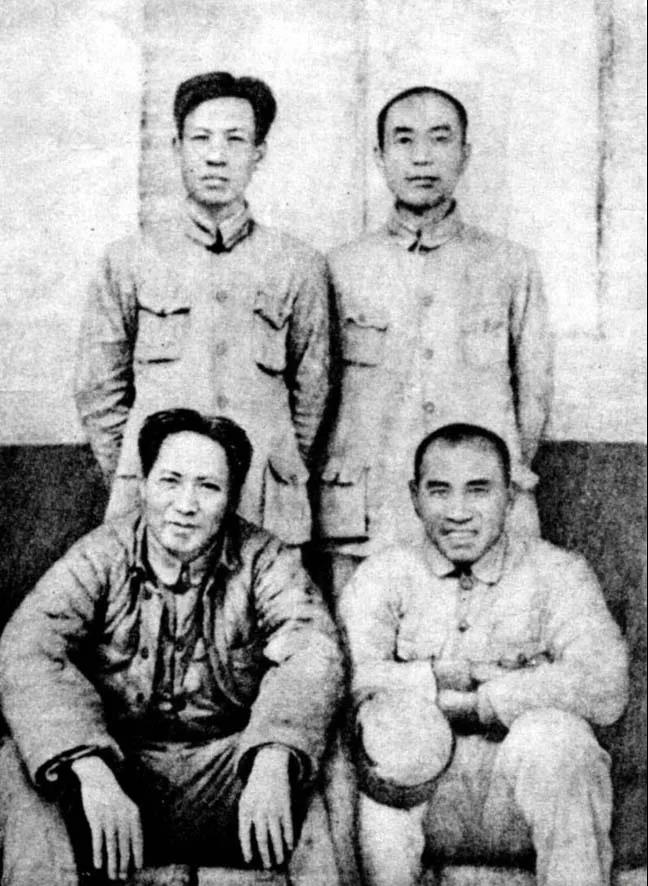 长征胜利后毛泽东与朱德、周恩来、刘少奇合影。