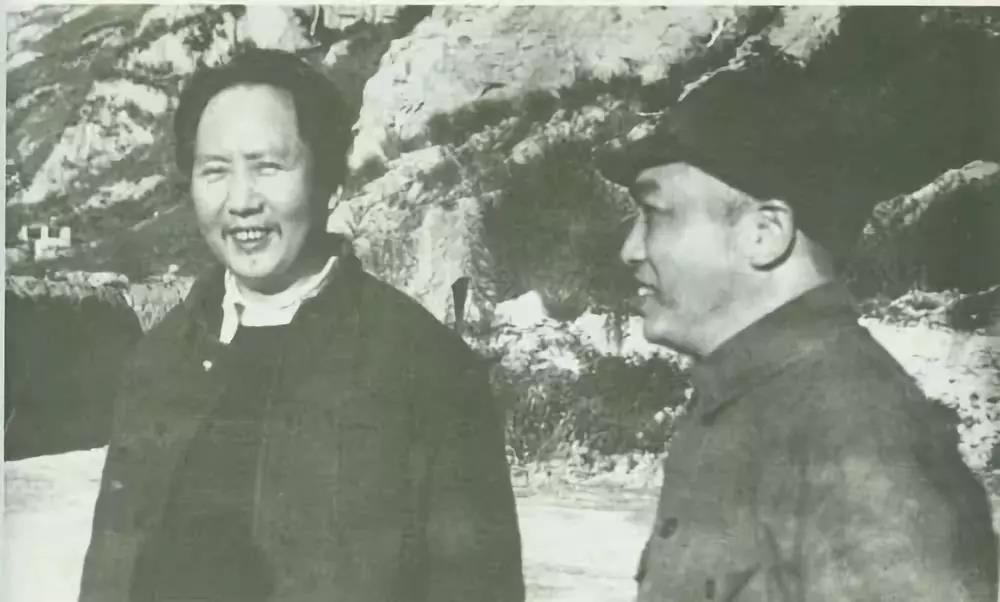 毛泽东与彭德怀。