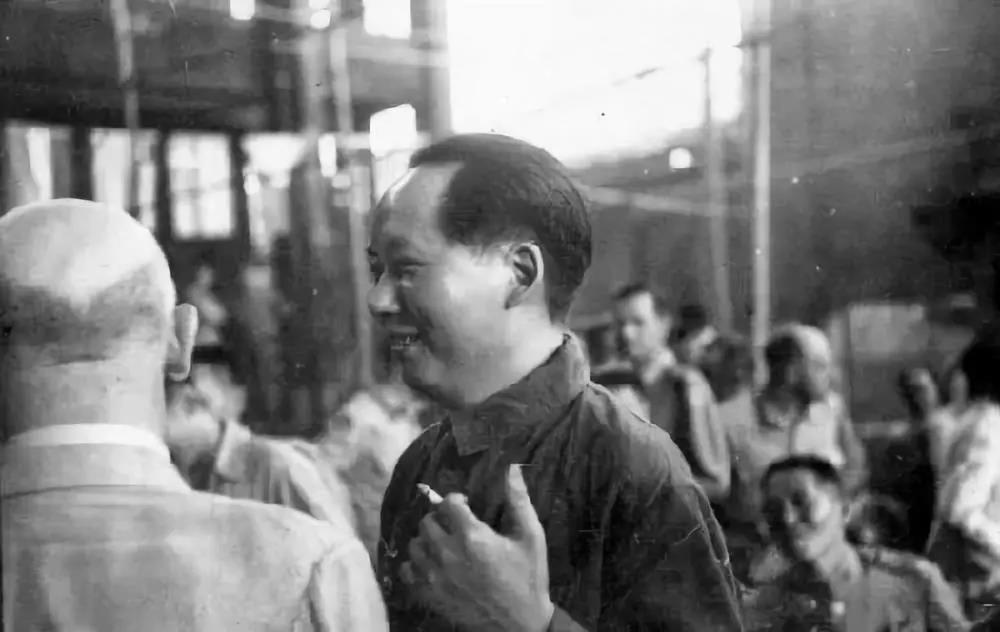 重庆谈判期间，毛泽东出席抗战胜利庆祝酒会。