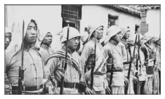 八路军最大叛徒，收文工团员为小妾，上将不当当汉奸