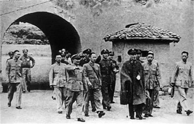 蒋介石败退台湾时说：去延安是我这辈子最后悔的，注定了国军失败