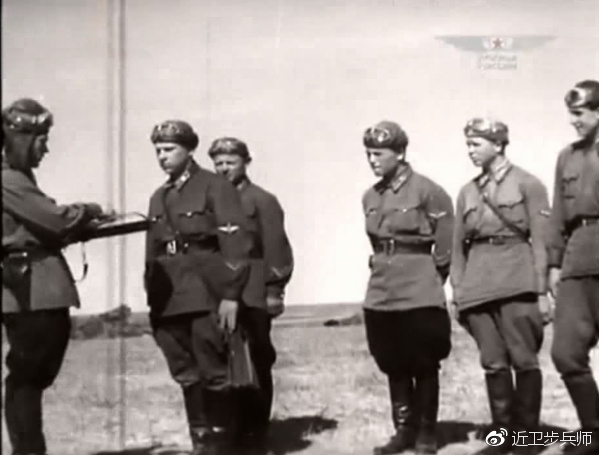 抗战时的苏联援华航空队，然而他们和飞虎队不同，不是高价奖赏的雇佣兵