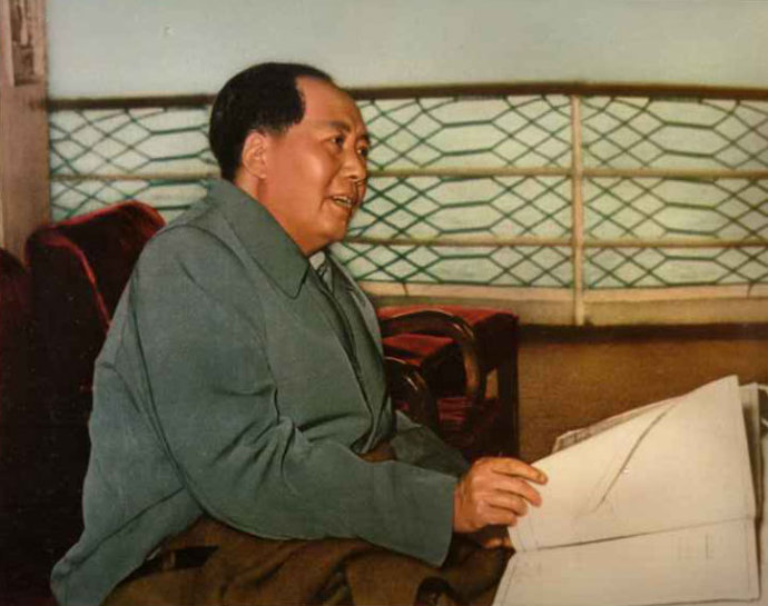 1958年3月，毛泽东主席在视察四川途中（图片来自网络）