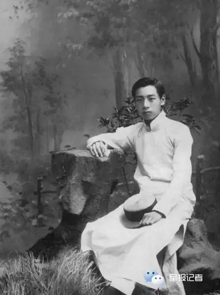 1914年7月周恩来在天津南开学校
