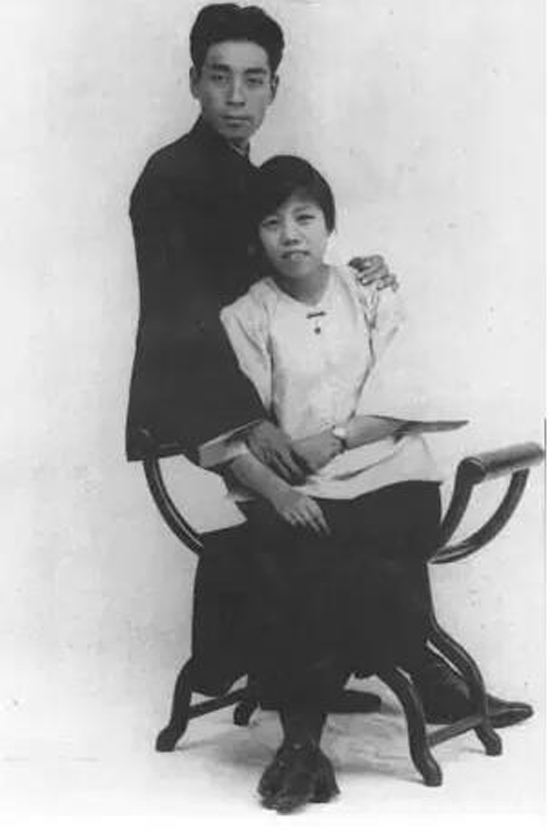 1925年8月8日周恩来和邓颖超广州结婚