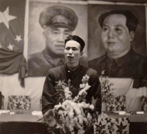 1951年，罗义淮代表文化外语教授会在全院大会讲话。（罗义淮之子罗小兵供图）