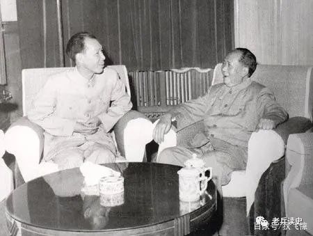1939年，毛泽东和两名小八路亲切交谈，46年后两人命运如何？