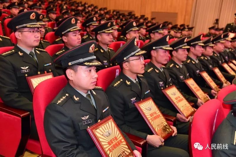 刚刚，中国陆军500个历史荣誉营连“干部见习锻炼基地”正式揭牌！