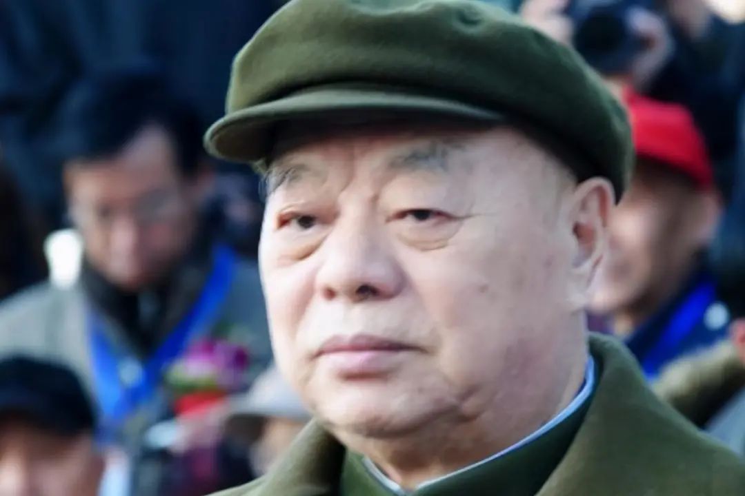 王景清曾是主席警卫，1984年娶了主席女儿，二人生活无比俭朴