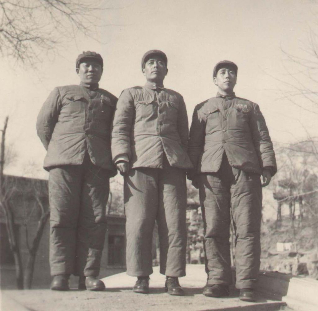 1953年右起张中如、江涛、李士奇在朝鲜