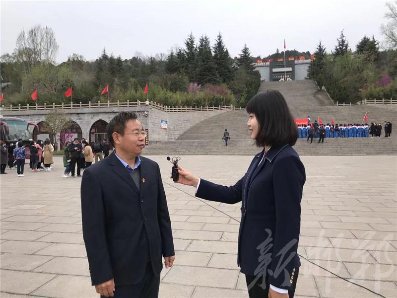 4月2日，涉县党史研究室主任张献伟接受采访。邯报融媒体记者 常生军 摄