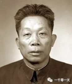 1949年解放军上海南岛时，发现两万多人还穿着红军军装