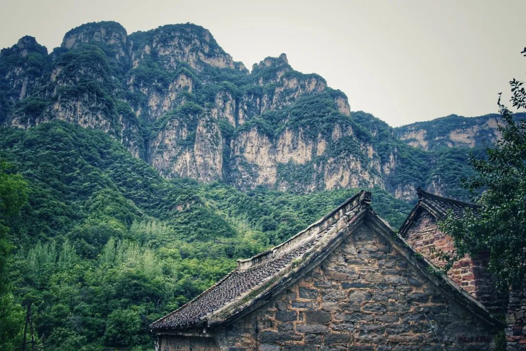 中国最危险的村庄，坐落在1700米的悬崖上，风景绝美，只有1%的人知道！