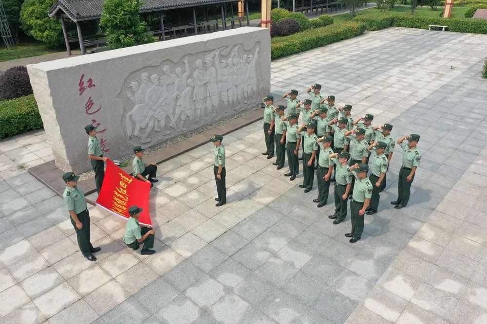 第71集团军“中野虎师”报告：军事训练模范红四连，再获殊荣！