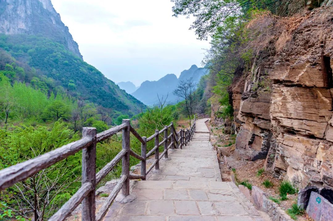 中国最危险的村庄，坐落在1700米的悬崖上，风景绝美，只有1%的人知道！