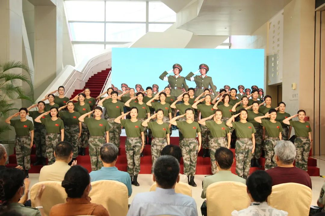 “不爱红装爱武装——人民军队女军服主题展” 在中国妇女儿童博物馆举行