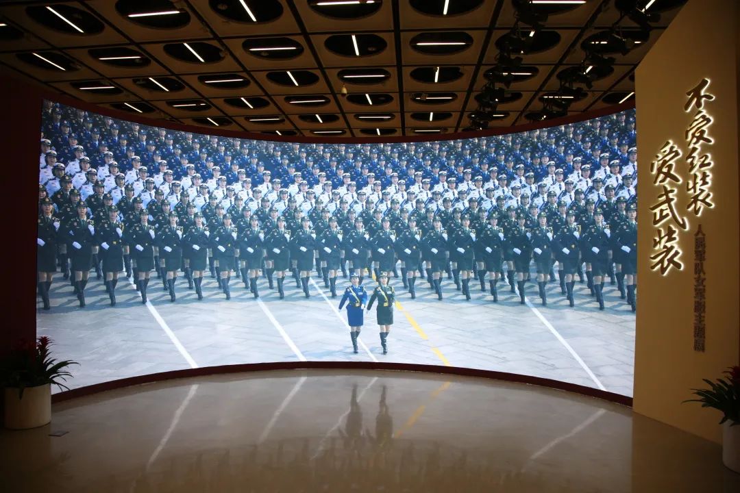 “不爱红装爱武装——人民军队女军服主题展” 在中国妇女儿童博物馆举行