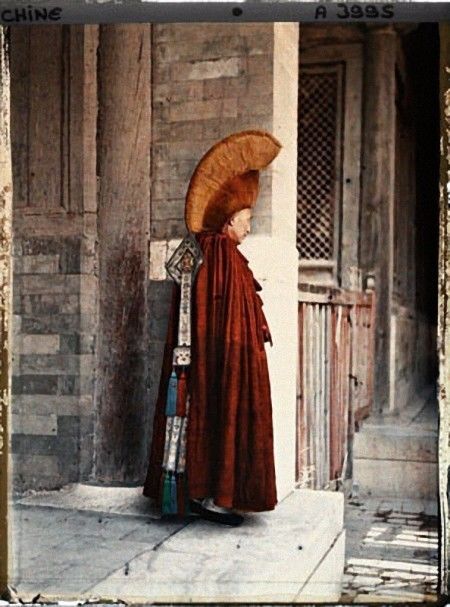 108年前，这个法国人拍下中国最早彩色照片，留下72000张彩照却被骂白痴孤独而死