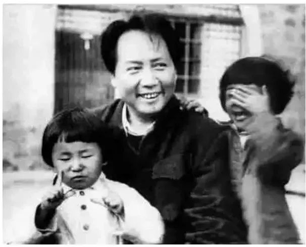 今天是毛主席逝世45周年，126张照片，让我们泪眼模糊