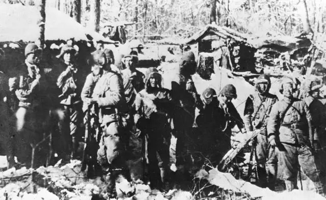 东北抗日联军的战士们整装准备出击（资料照片）。