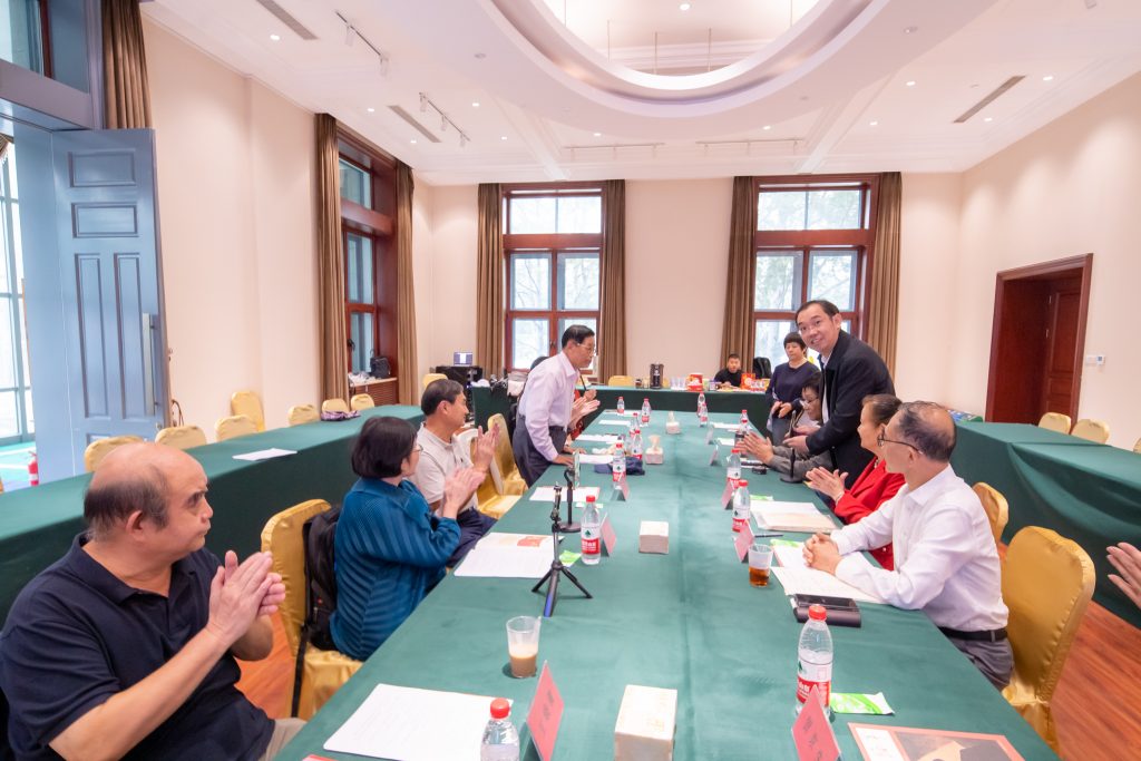 太行分会秘书长李小峰宣布会议开始，介绍每一位来宾，并提出参会要求。