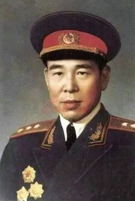 1955年大授衔，三千名老红军连校官都评不上，怎么办？