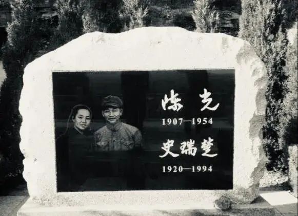 1994年史瑞楚苦寻丈夫陈光骨灰未果后留下遗言：将我葬于山东陆房