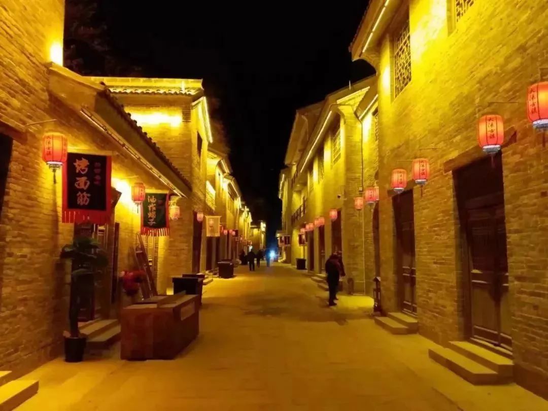您知道吗？这个古镇被人誉为“中国古镇的活化石”！简直壮观的没谁了！